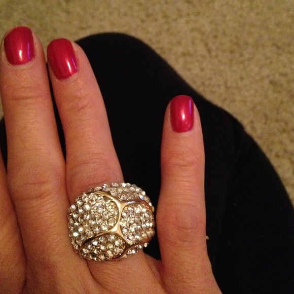 Swarovski element adjustable ring.🎀SOLD🎀