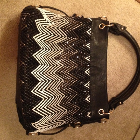 Black/white bag