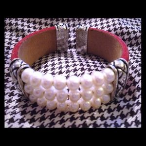 .925 Silver Beautiful red suede w/freshwater pearl