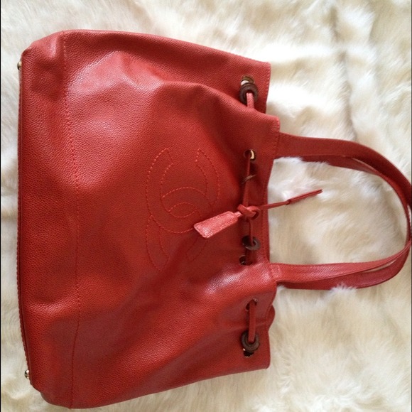 Chanel pebble leather drawstring handbag