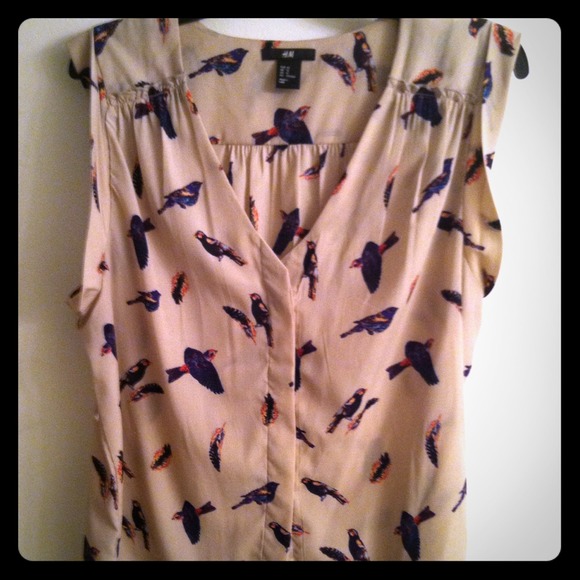 💰SOLD as a bundle!!💰 Unique Sleeveless Bird Top