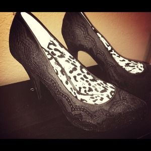 BUNDLED❗Colin Stuart black lace pumps ✨