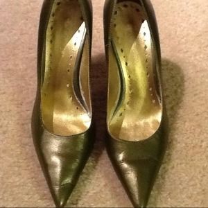 Deep Green BCBG Pumps