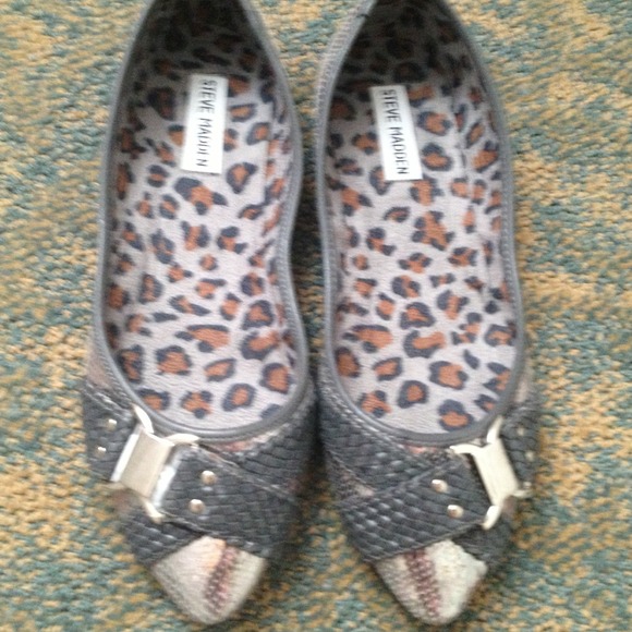 Steve Madden flats sliver snake print
