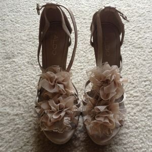 Sold------Aldo nude heels
