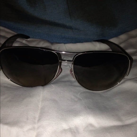 AUTHENTIC: Burberry Sunglasses SOLD - Picture 1 of 5