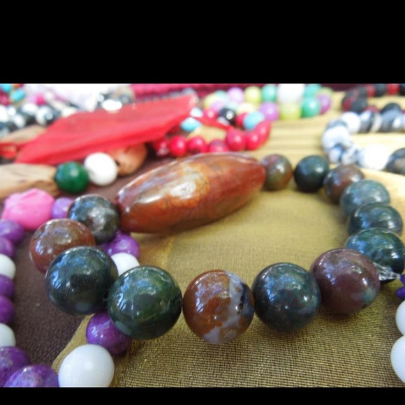 Hand Made Stretch Gemstone Bracelet - Picture 1 of 1