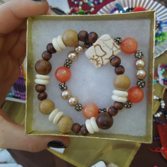 Hand made Stretch Bracelet - Picture 1 of 1