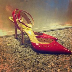 Guess by Marciano red heels with cork