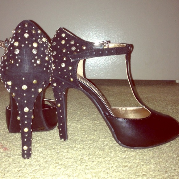 BCBGparis black peep toe tstrap studded back heels