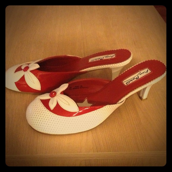 Anne Michelle backless kitten heels