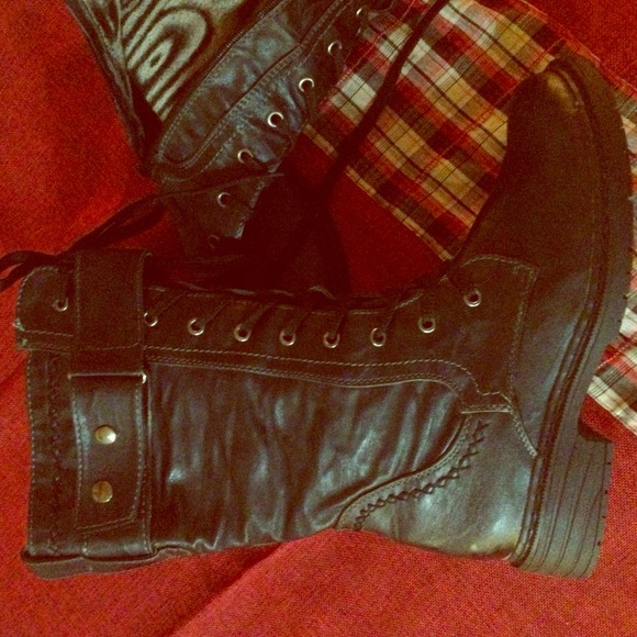 Like new Wanted Boots size 9