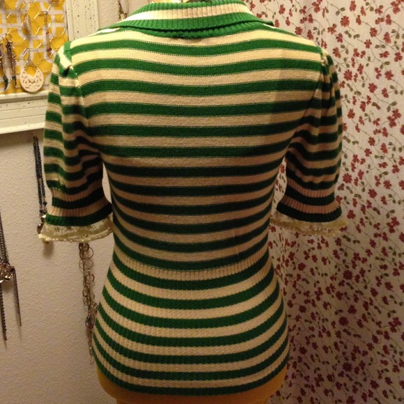 Vintage-inspired, green and cream striped sweater - Picture 3 of 4