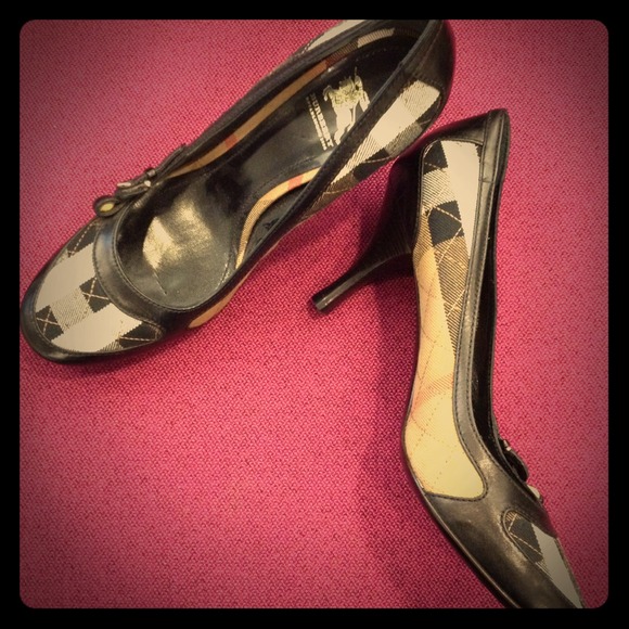 Classic Plaid Burberry Pumps
