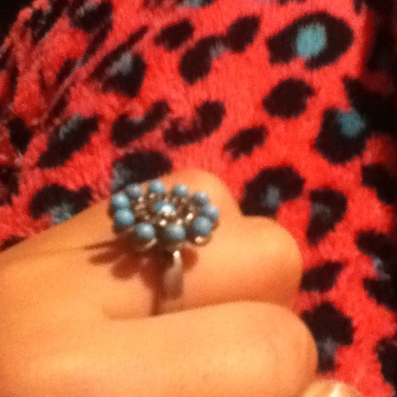 Beautiful ring - Picture 3 of 3