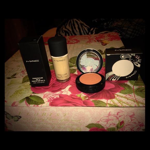 Bundle 💗(Reserved til the 5th)