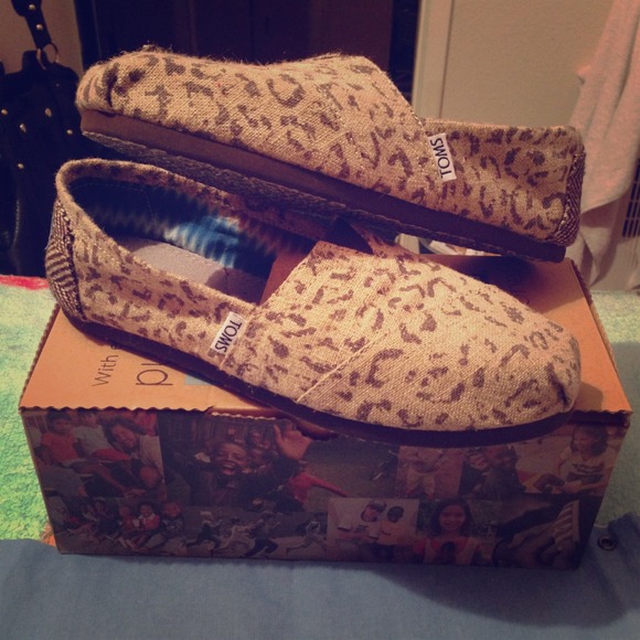 TOMS Snow Leopard Classics