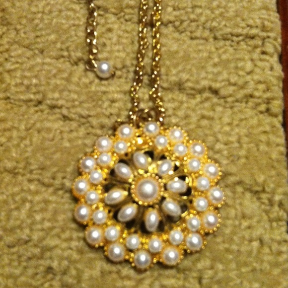 *Sold*!Gold & Pearl Pendant Necklace