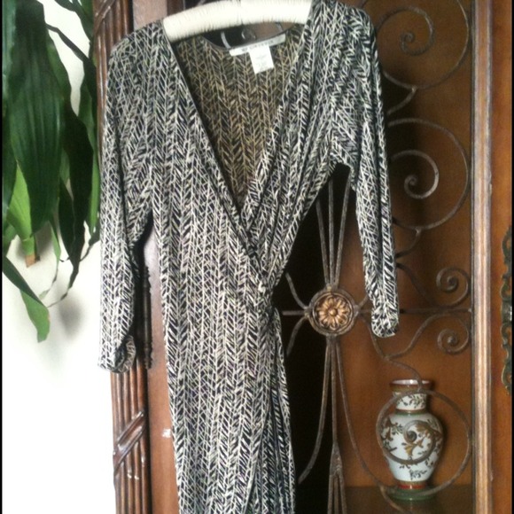 Black/white print wrap dress