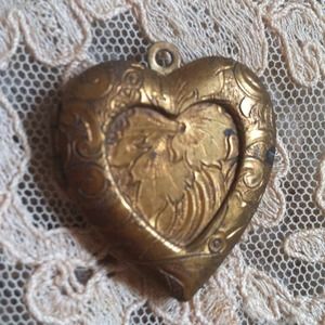 ***Bundled & Sold***Art Nouveau Heart Pendant