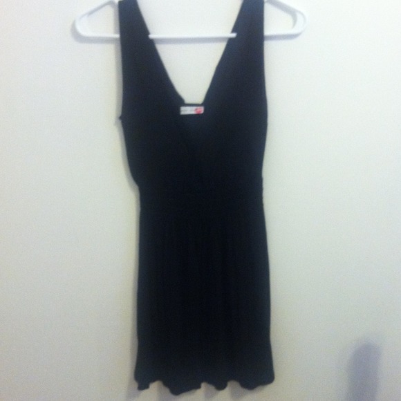 Black V-neck off / on shoulder shirt
