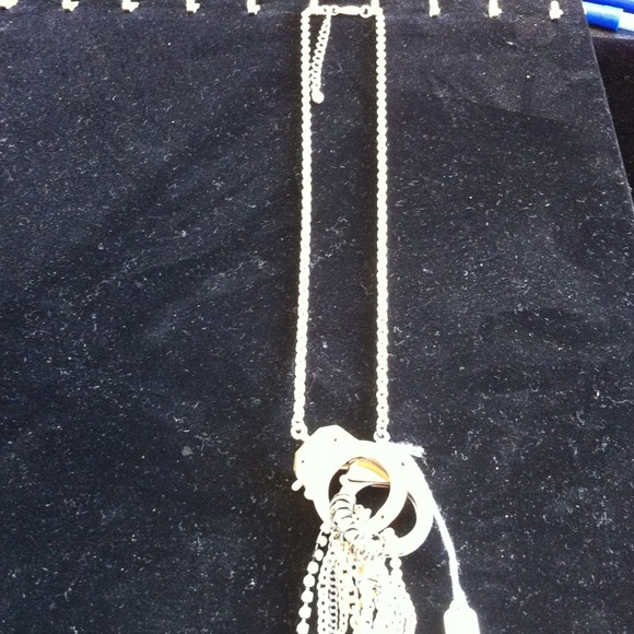 Handcuff Necklace - Picture 2 of 3