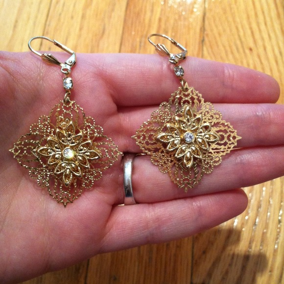 Pretty gold earrings - Picture 3 of 3