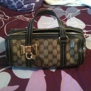Gorgeous Gucci mini duffle handbag!