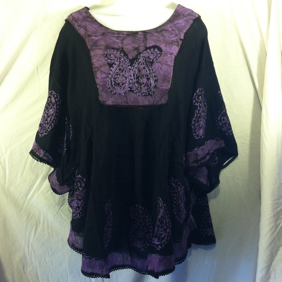 Gorgeous clamshell top, for dress or casual.