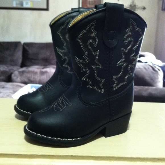 Brand new! Blk cowboy boots! Soooo cute!