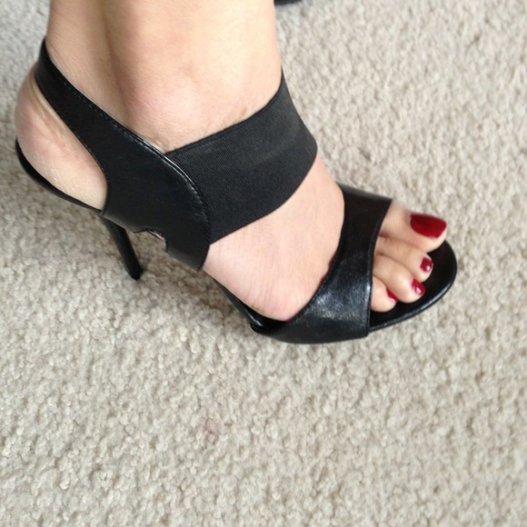 Women's black heels - Picture 2 of 4