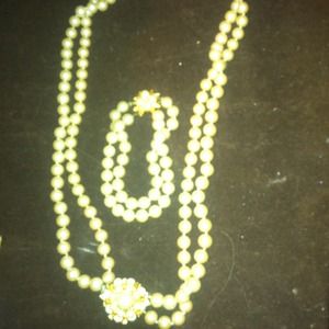 Pearl necklace and bracelet