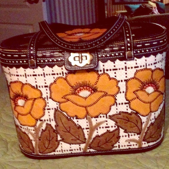 Isabella Fiore Bag. Almost new. - Picture 1 of 4