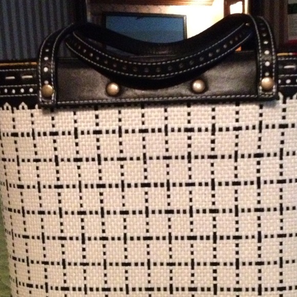 Isabella Fiore Bag. Almost new. - Picture 2 of 4