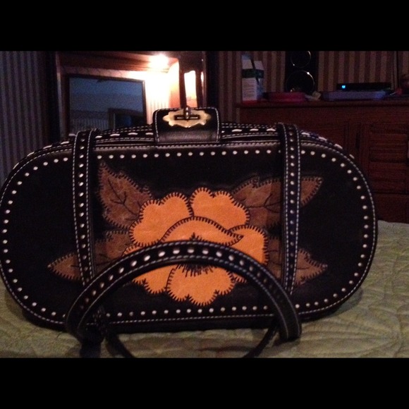Isabella Fiore Bag. Almost new. - Picture 3 of 4