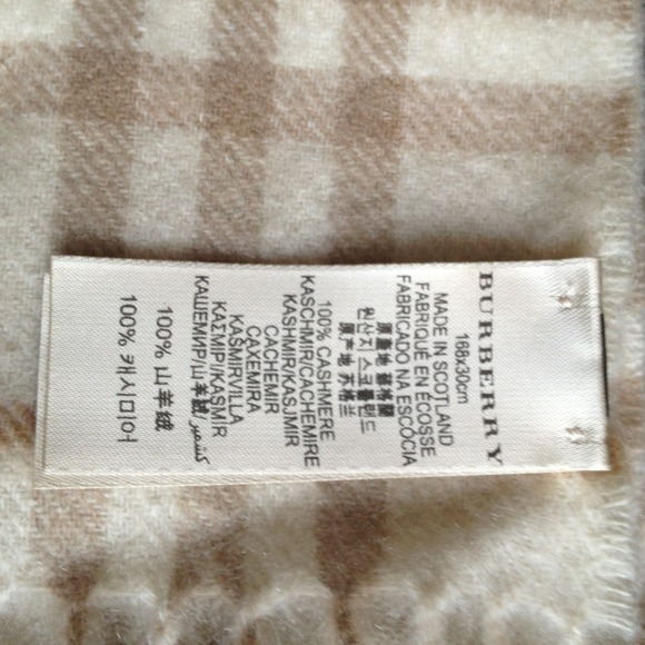 Authentic tan Burberry cashmere scarf - Picture 4 of 4