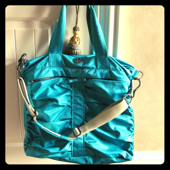 Lulu Lemon athletic bag