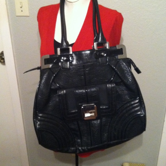 SOLD to kdimad REDUCED Very large Guess bag - Picture 1 of 3