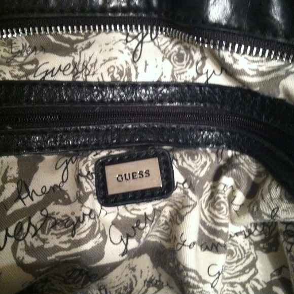 SOLD to kdimad REDUCED Very large Guess bag - Picture 3 of 3