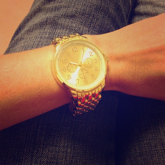 **REDUCED**Cute Gold Watch!