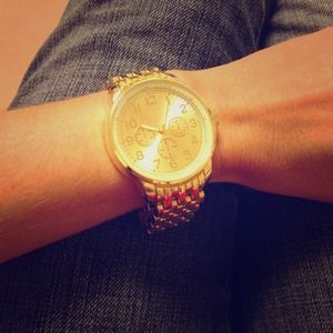 **REDUCED**Cute Gold Watch!