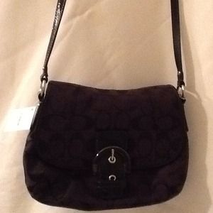 Blk Signature Flip CBody Bag w/shoulder strap.