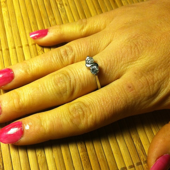 NEW Beautiful Eternity knot ring with cz diamonds!