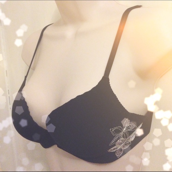 ✂💰✂🎀LOT OF SIX VICTORIA'S SECRET BRAS🎀