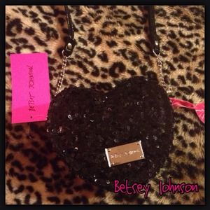 Betsey Johnson Heart Cross body💗🎀REDUCED🎀💗