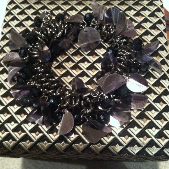 🎁Chain bracelet with dangles in Charcoal - Picture 2 of 4