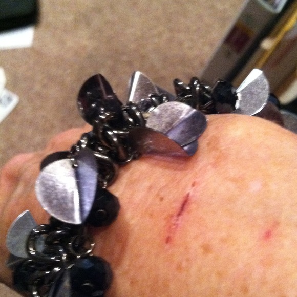 🎁Chain bracelet with dangles in Charcoal - Picture 3 of 4