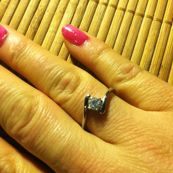 New modern twist ring with CZ diamond