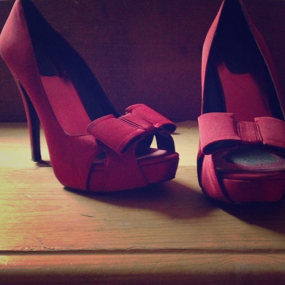 Cute red pin up heels c: