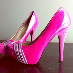 HOT PINK SEXY HEELS !!